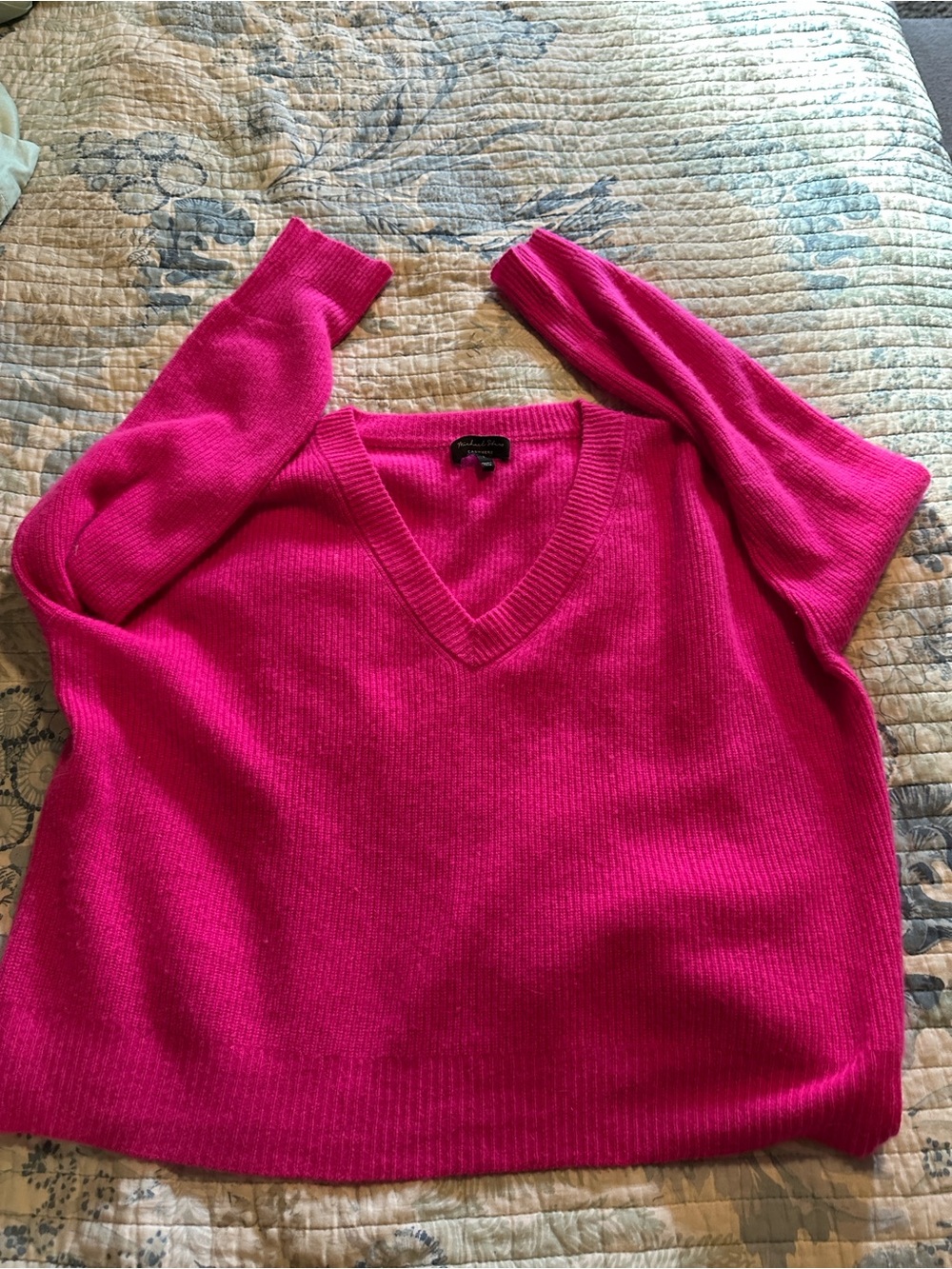 Michael Stars V-Neck Sweater 100 💯 cashmere Hot Pink